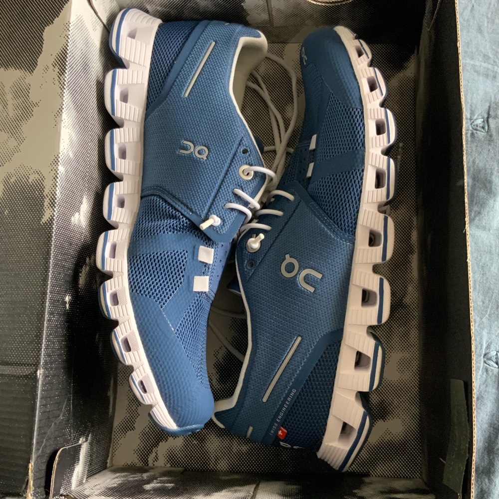 Brand new ON shoes size 8